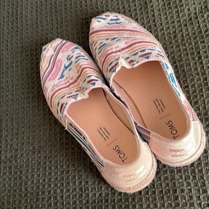 Toms slip ons; very gently worn